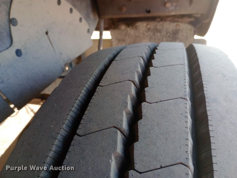 image for item DW0774 2007 International 9900i semi truck