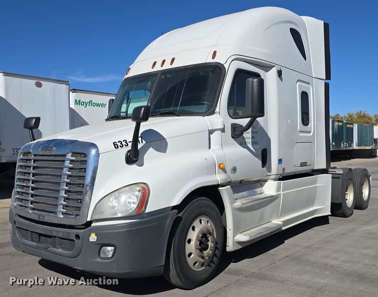 image for item DW3820 2013 Freightliner Cascadia 125 semi truck