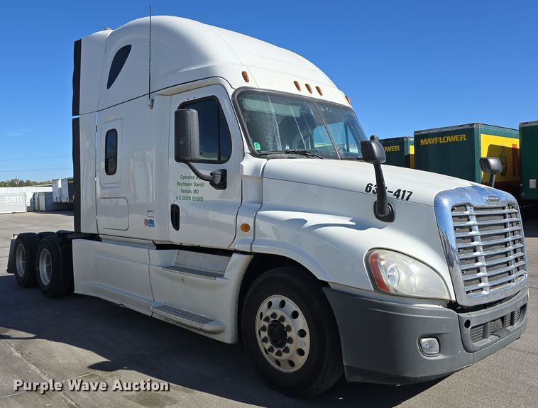 image for item DW3820 2013 Freightliner Cascadia 125 semi truck