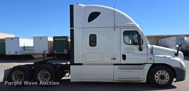 image for item DW3820 2013 Freightliner Cascadia 125 semi truck