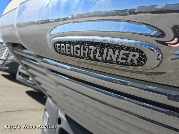 image for item DW3820 2013 Freightliner Cascadia 125 semi truck