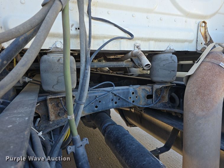 image for item DW3820 2013 Freightliner Cascadia 125 semi truck