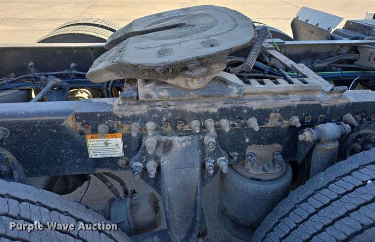 image for item DW3820 2013 Freightliner Cascadia 125 semi truck