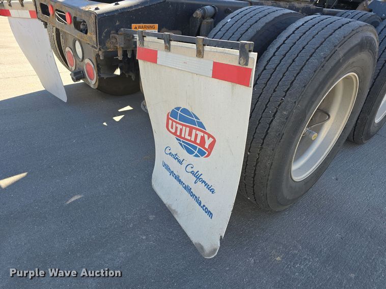 image for item DW3820 2013 Freightliner Cascadia 125 semi truck