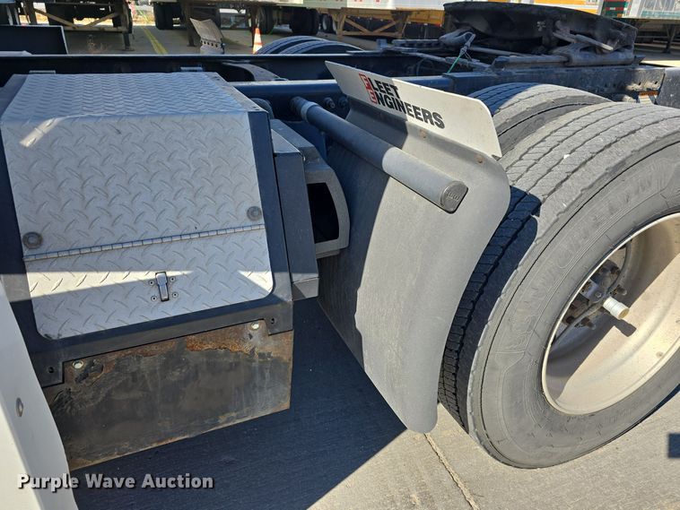 image for item DW3820 2013 Freightliner Cascadia 125 semi truck