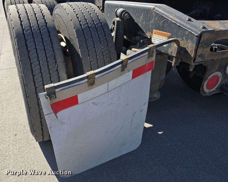 image for item DW3820 2013 Freightliner Cascadia 125 semi truck