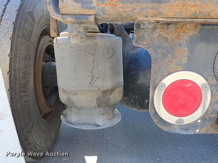 image for item DW3820 2013 Freightliner Cascadia 125 semi truck