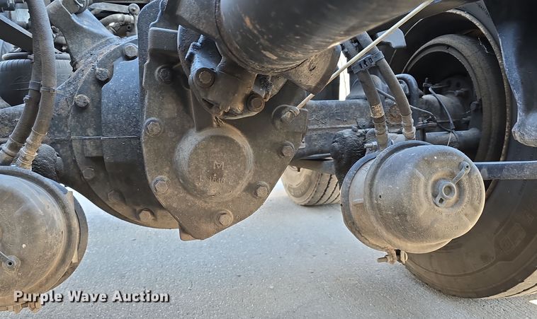 image for item DW3820 2013 Freightliner Cascadia 125 semi truck