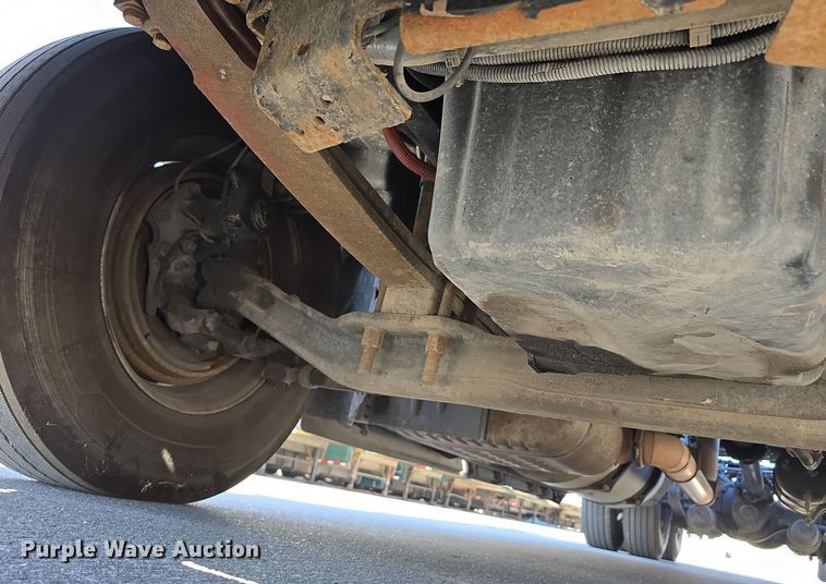 image for item DW3820 2013 Freightliner Cascadia 125 semi truck