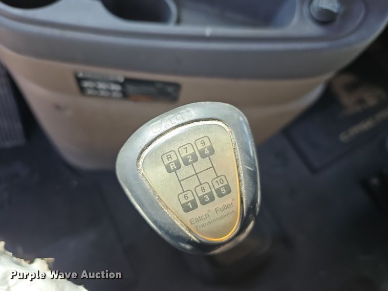 image for item DW3820 2013 Freightliner Cascadia 125 semi truck