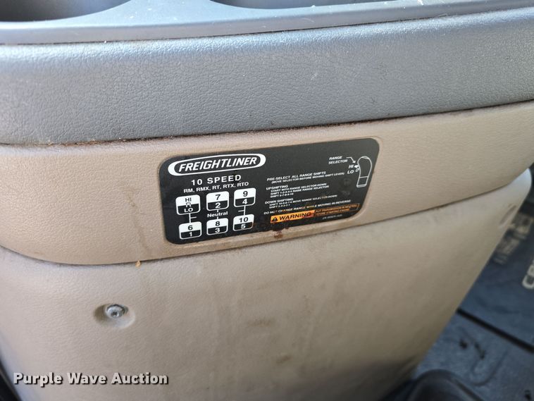 image for item DW3820 2013 Freightliner Cascadia 125 semi truck