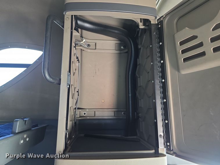 image for item DW3820 2013 Freightliner Cascadia 125 semi truck