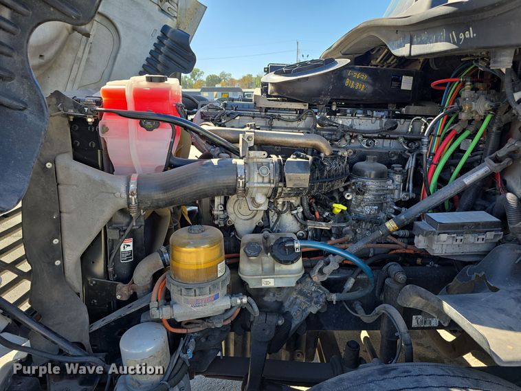 image for item DW3820 2013 Freightliner Cascadia 125 semi truck