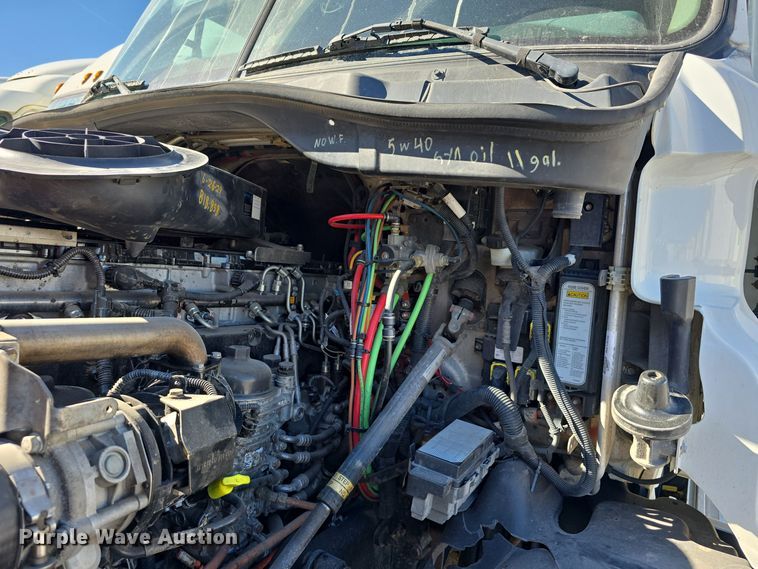 image for item DW3820 2013 Freightliner Cascadia 125 semi truck