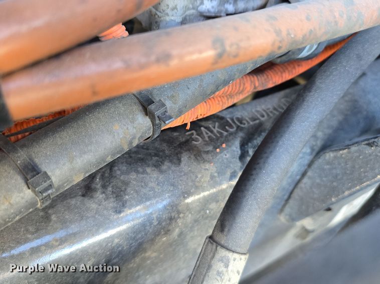 image for item DW3820 2013 Freightliner Cascadia 125 semi truck