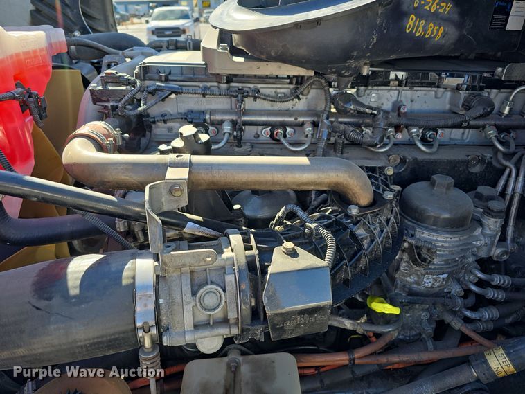 image for item DW3820 2013 Freightliner Cascadia 125 semi truck