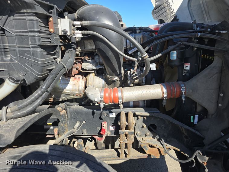 image for item DW3820 2013 Freightliner Cascadia 125 semi truck