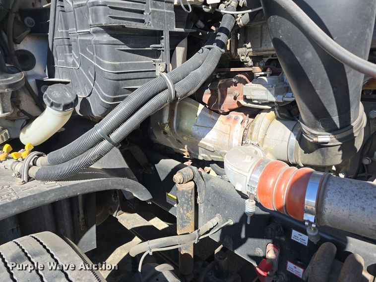 image for item DW3820 2013 Freightliner Cascadia 125 semi truck