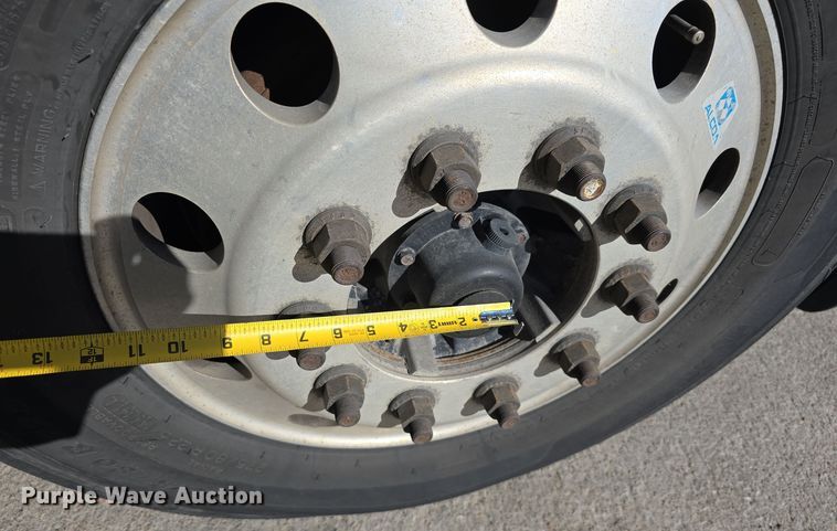 image for item DW3820 2013 Freightliner Cascadia 125 semi truck