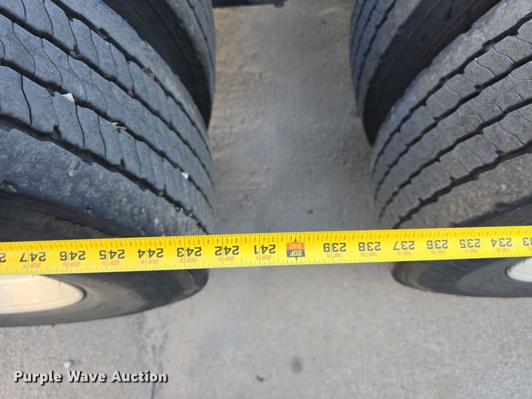 image for item DW3820 2013 Freightliner Cascadia 125 semi truck