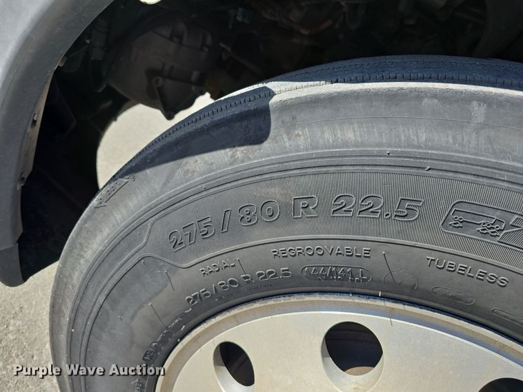 image for item DW3820 2013 Freightliner Cascadia 125 semi truck