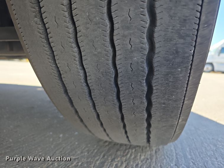 image for item DW3820 2013 Freightliner Cascadia 125 semi truck