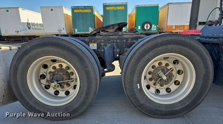 image for item DW3820 2013 Freightliner Cascadia 125 semi truck