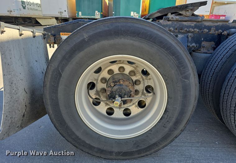 image for item DW3820 2013 Freightliner Cascadia 125 semi truck