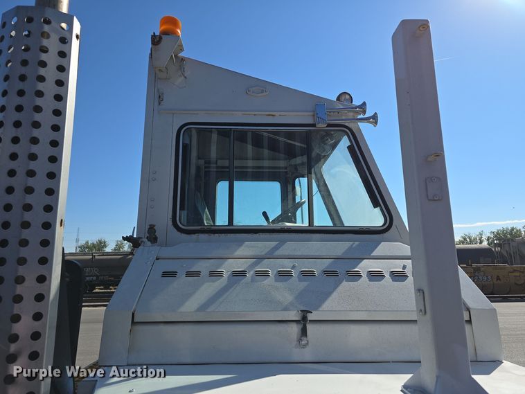 image for item DW3857 2013 Cargotek Solutions LLC 4x2 yard truck