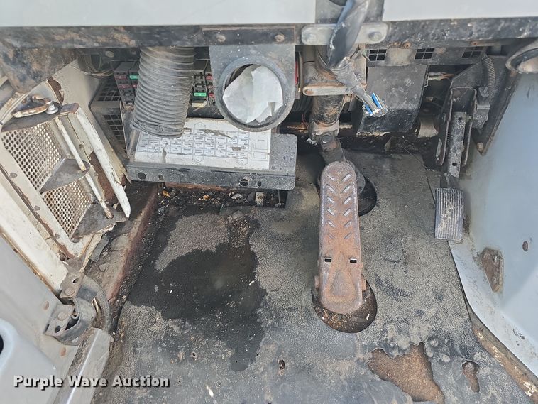 image for item DW3857 2013 Cargotek Solutions LLC 4x2 yard truck