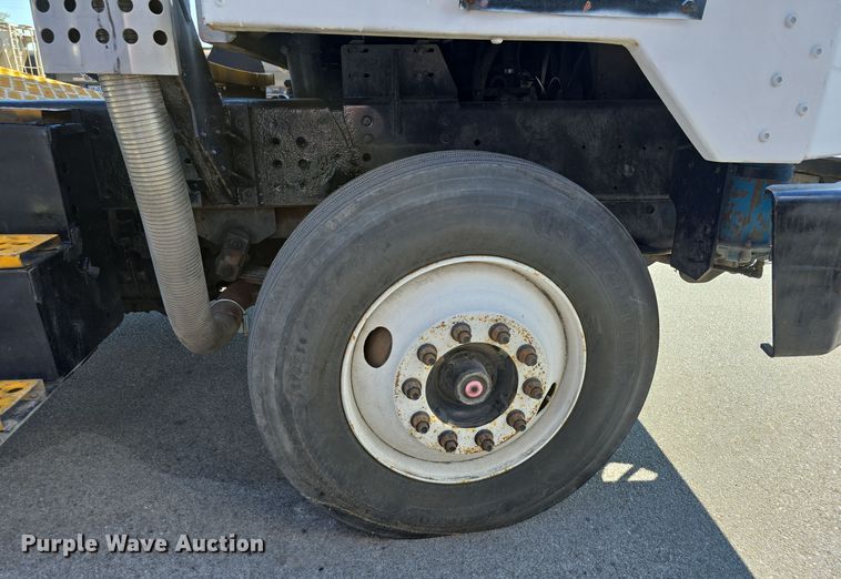 image for item DW3857 2013 Cargotek Solutions LLC 4x2 yard truck