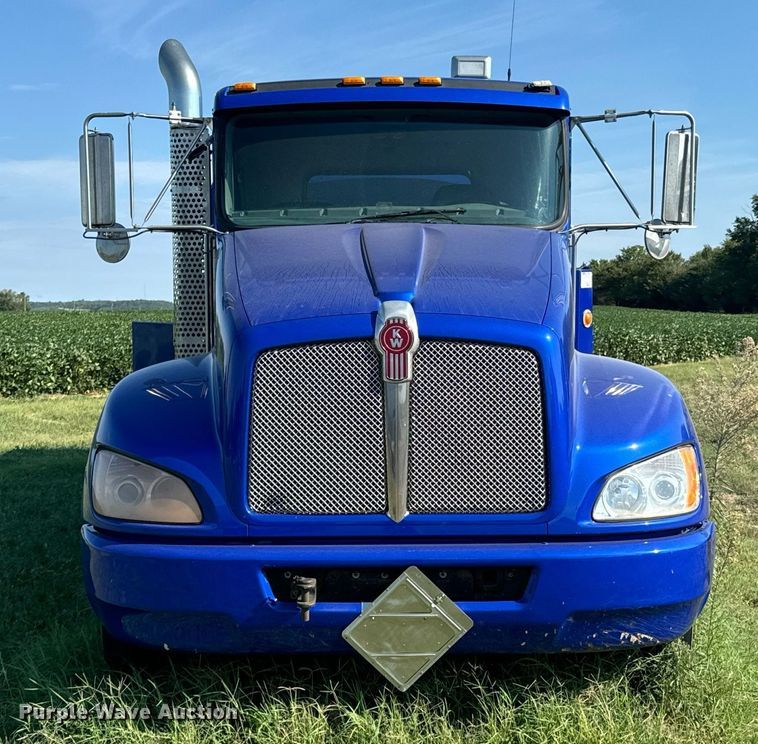 image for item DX1189 2010 Kenworth T370 fuel / lube truck