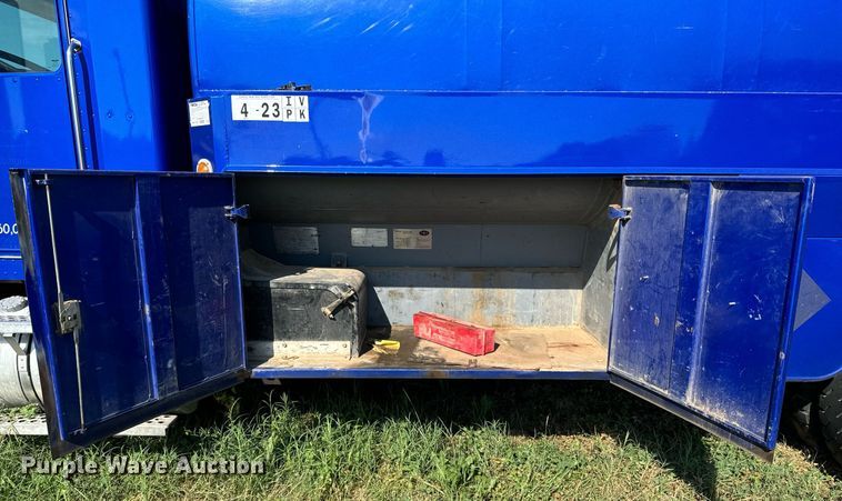 image for item DX1189 2010 Kenworth T370 fuel / lube truck