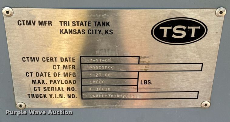 image for item DX1189 2010 Kenworth T370 fuel / lube truck