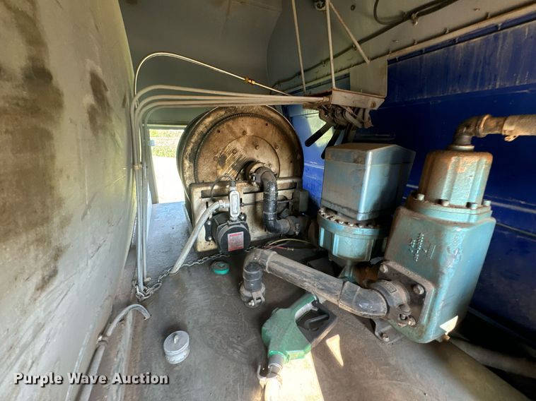 image for item DX1189 2010 Kenworth T370 fuel / lube truck