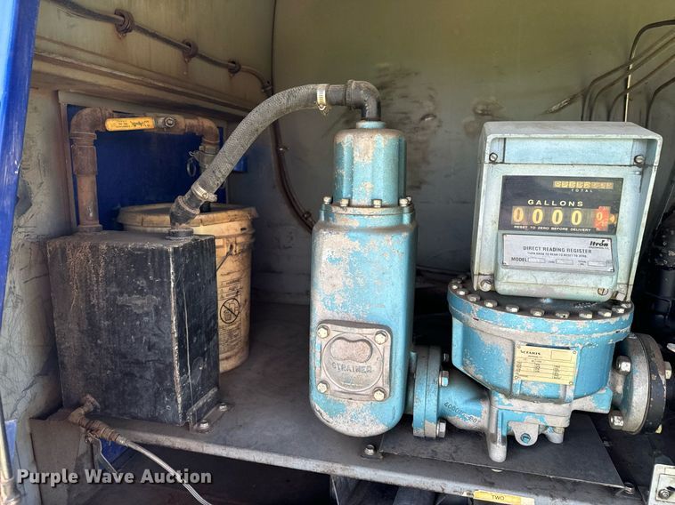 image for item DX1189 2010 Kenworth T370 fuel / lube truck