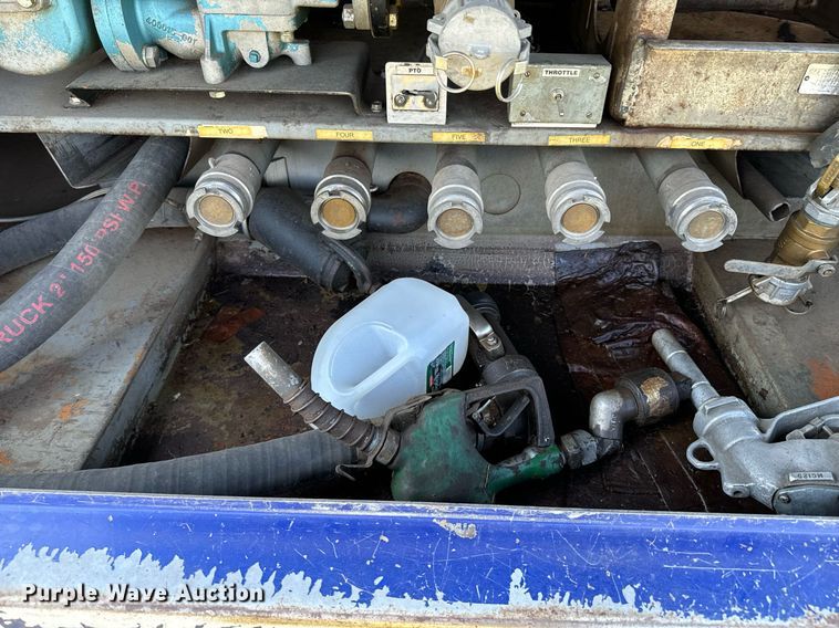 image for item DX1189 2010 Kenworth T370 fuel / lube truck