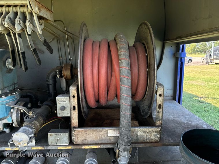 image for item DX1189 2010 Kenworth T370 fuel / lube truck