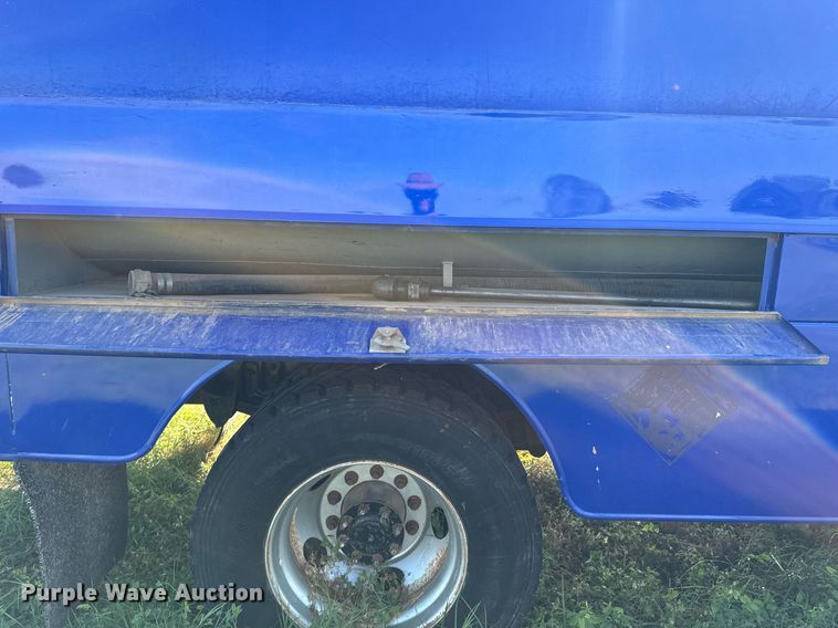 image for item DX1189 2010 Kenworth T370 fuel / lube truck