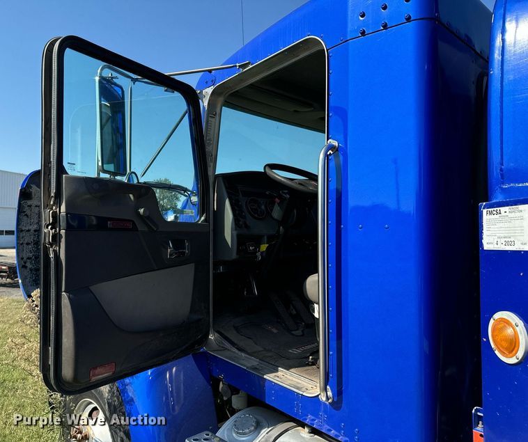 image for item DX1189 2010 Kenworth T370 fuel / lube truck