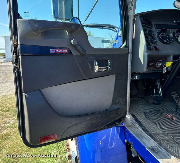 image for item DX1189 2010 Kenworth T370 fuel / lube truck