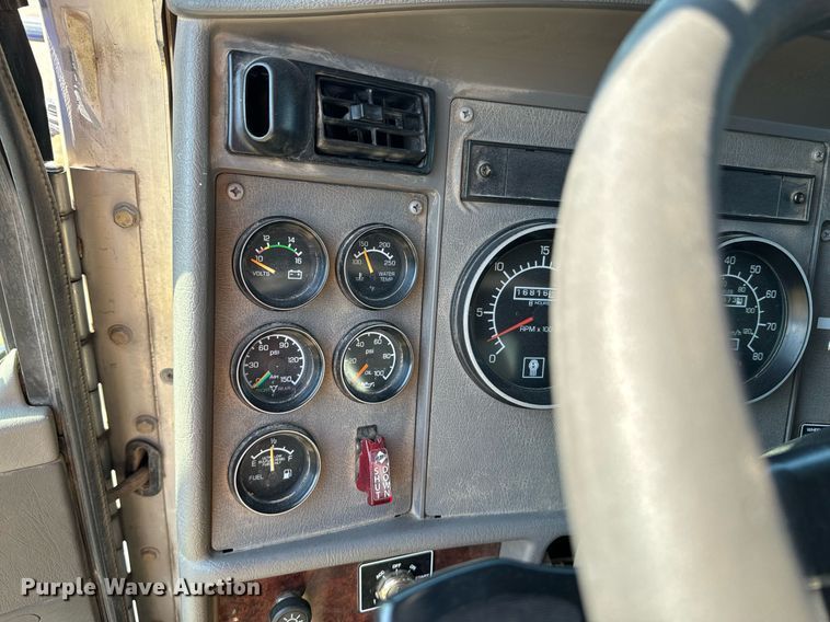 image for item DX1189 2010 Kenworth T370 fuel / lube truck