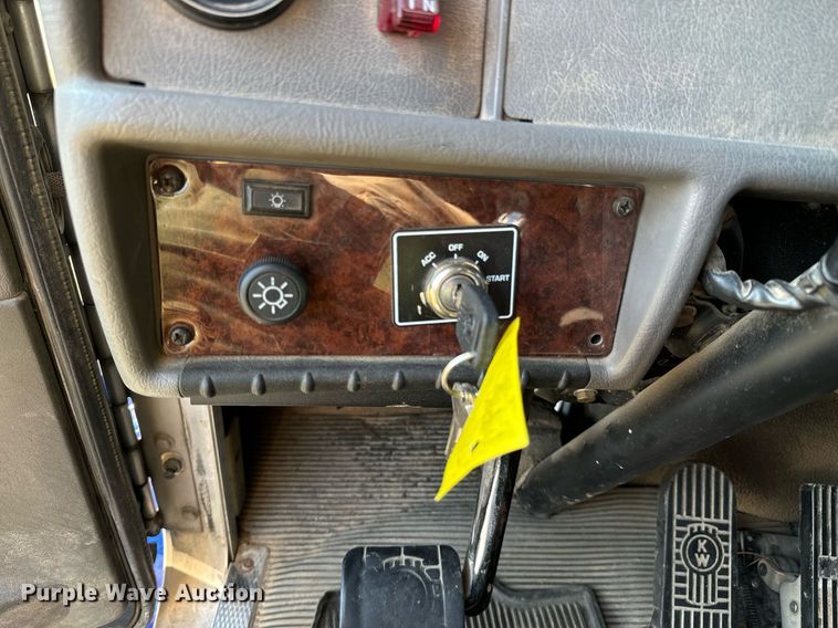 image for item DX1189 2010 Kenworth T370 fuel / lube truck