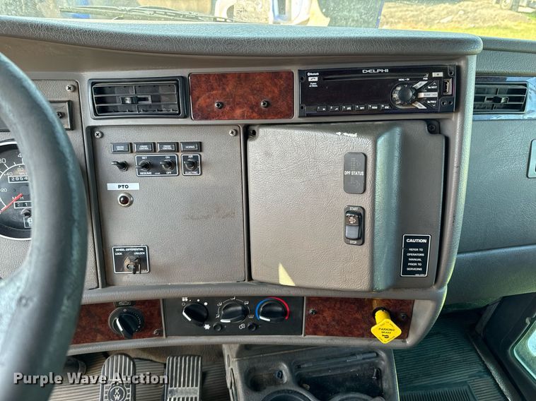 image for item DX1189 2010 Kenworth T370 fuel / lube truck