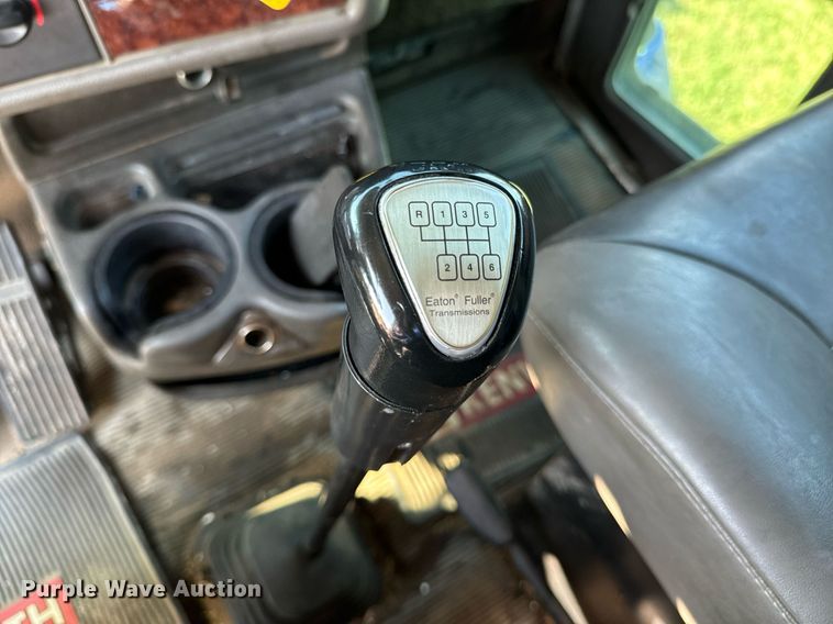 image for item DX1189 2010 Kenworth T370 fuel / lube truck