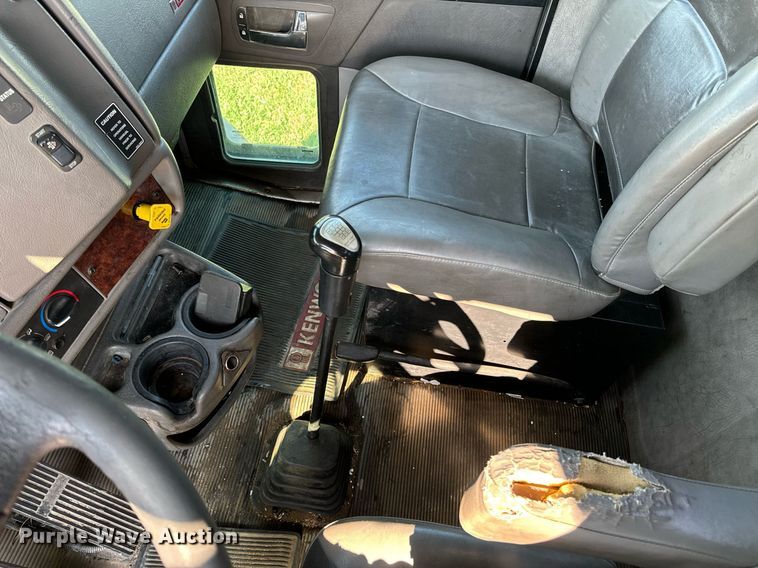 image for item DX1189 2010 Kenworth T370 fuel / lube truck