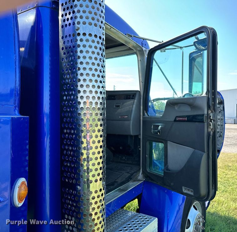 image for item DX1189 2010 Kenworth T370 fuel / lube truck