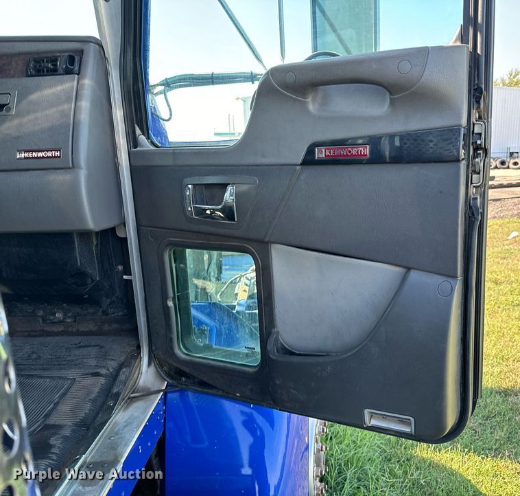 image for item DX1189 2010 Kenworth T370 fuel / lube truck