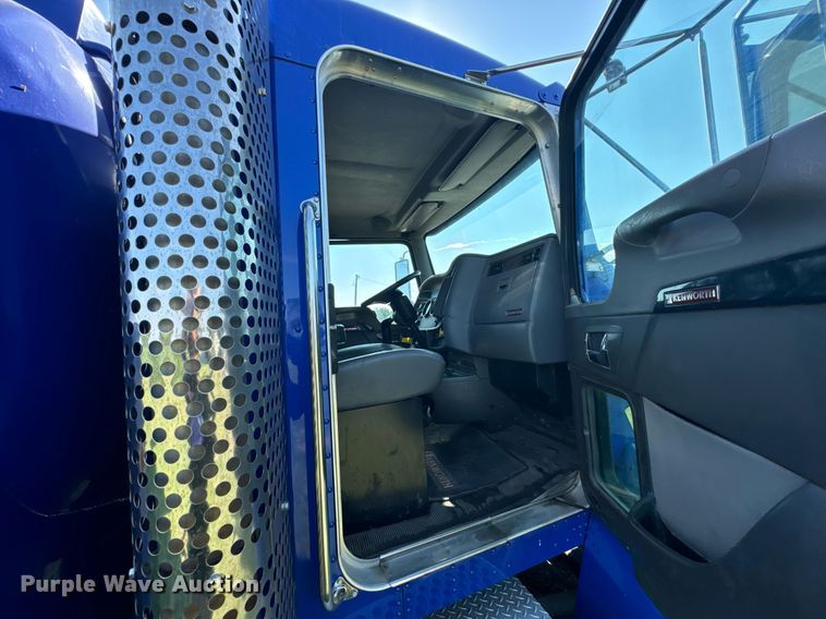 image for item DX1189 2010 Kenworth T370 fuel / lube truck