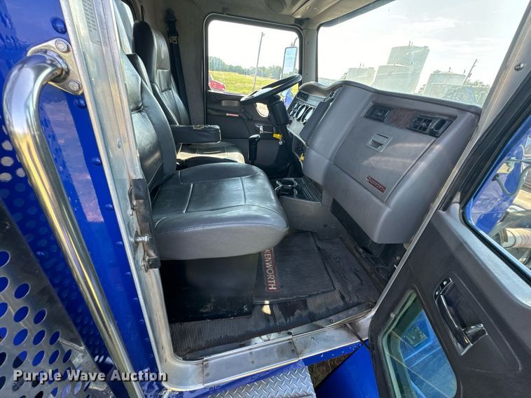 image for item DX1189 2010 Kenworth T370 fuel / lube truck